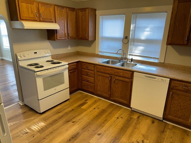 Photo - 2 Bedroom House - RENT SPECIAL!