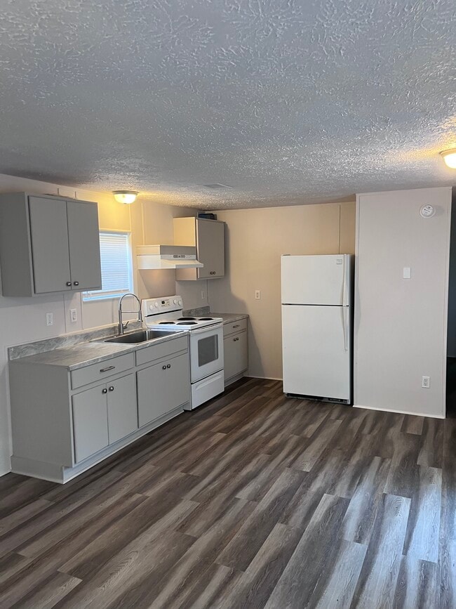 Building Photo - 4111 Daisy Ln