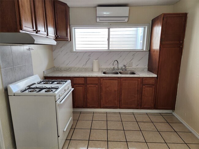 Photo - 1803 Church St