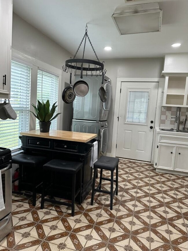 Photo - 4802 Siegel St