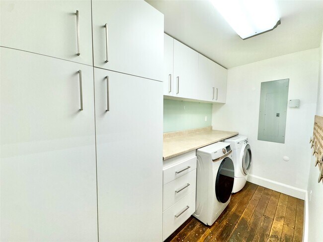 Building Photo - 219 22nd St Unit 1