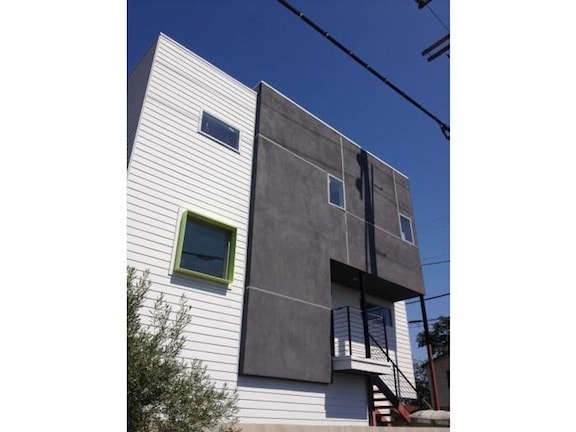 37th Place Triplex - 37th Place Triplex Apartment Unit 1296 1/2