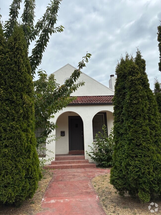 Building Photo - 626 Highland Ave Rental