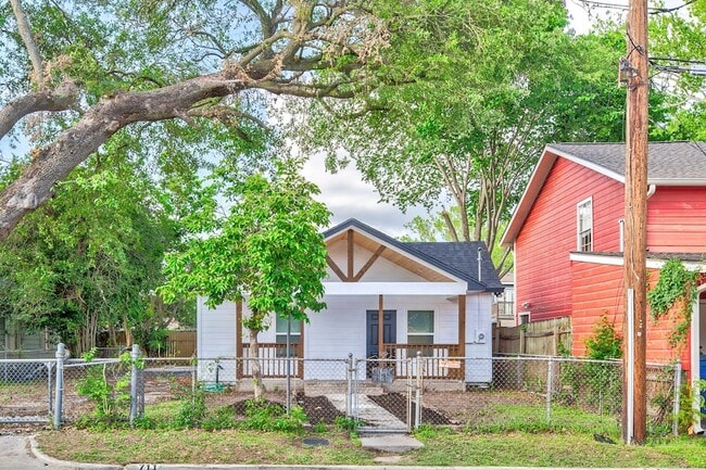 Building Photo - 711 Staitti St