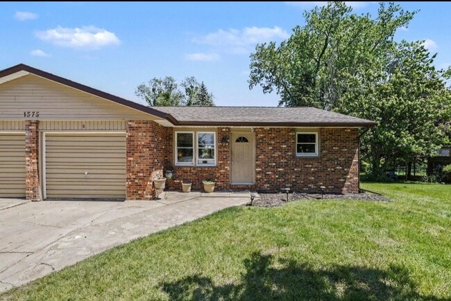 Building Photo - 1575 Pheasant Run Unit B