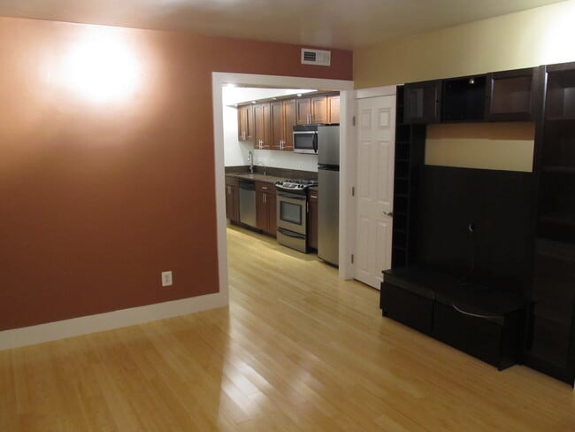 Building Photo - 435 17th St SE Unit na