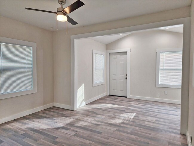 Photo - Quaint Bungalow on the Tangerine Greenway!