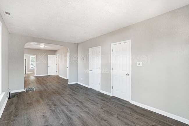 Photo - 4768 Vine St