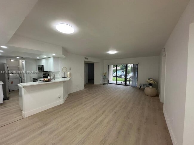 Photo - 9166 W Atlantic Blvd Unidad 1615