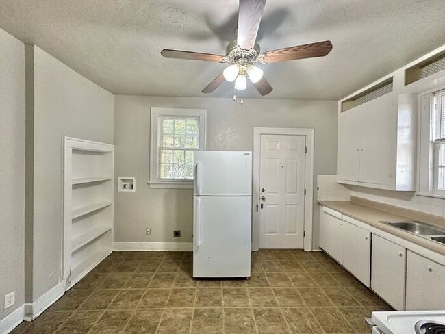 Building Photo - Charming 2-Bedroom, 2-Bath Unit – Downstairs! Rental