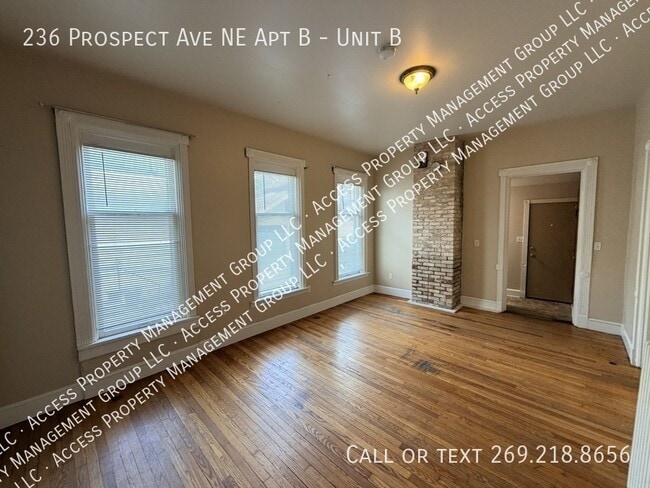 Building Photo - 236 Prospect Ave NE Unit B