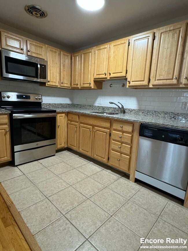 Building Photo - 110 Babcock St Unit 37