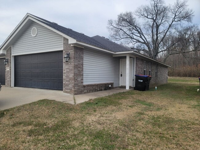 Building Photo - 2020A Ingalls Ln