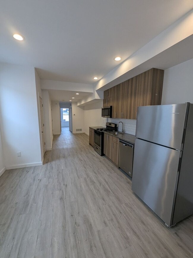 Building Photo - 6614 Rising Sun Ave Unit 3rd Floor