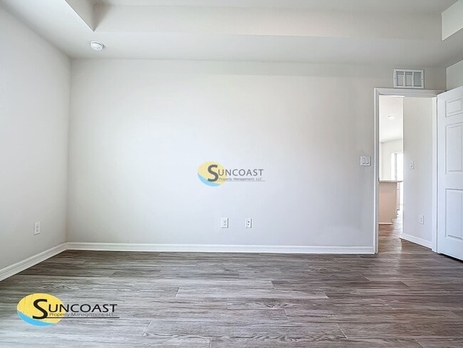 Photo - 7005 Hemlock Crse