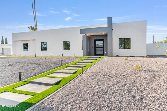 Building Photo - 5540 E Dahlia Dr