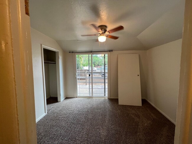 Photo - 727/731 W 6th Street Unidad 731 W 6th Street (Back )