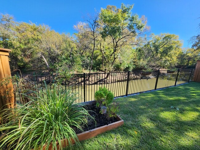 Photo - 929 Parker Dr