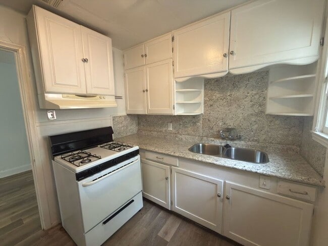 Photo - 3300 Robinson Ave Unit B