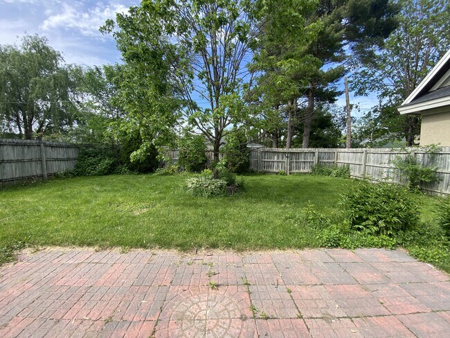Photo - 1221 E Center St