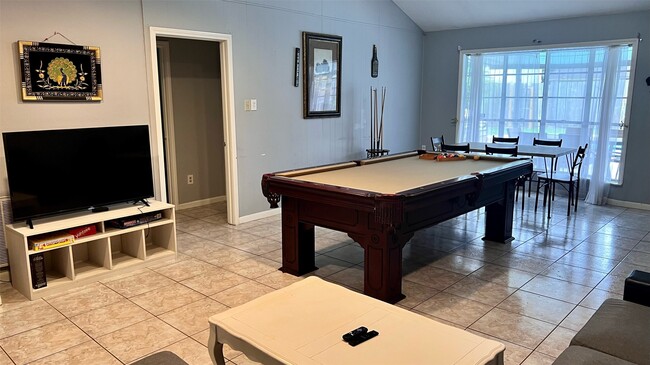 Photo - 222 Wickhamford Way