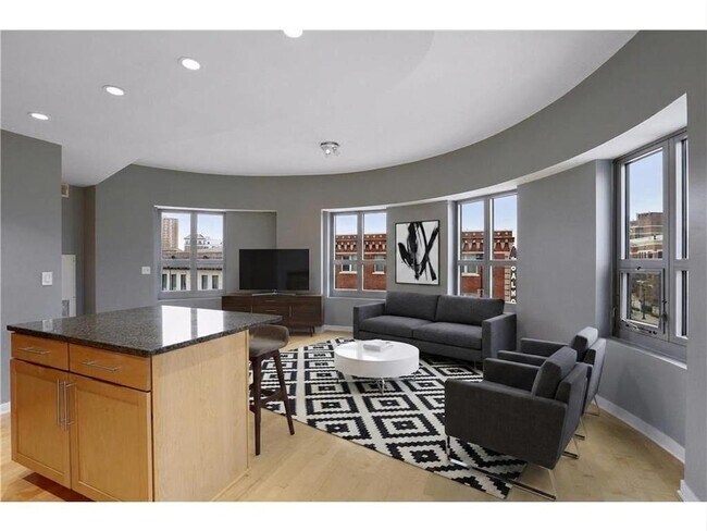 Building Photo - 929 Portland Ave Unit 306