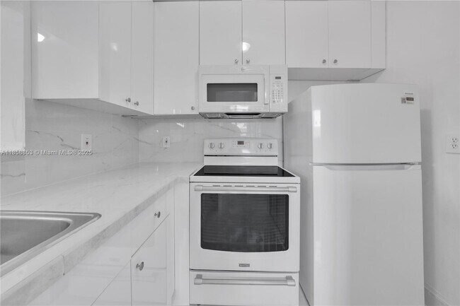 Photo - 1371 NW 3rd St Unit 6