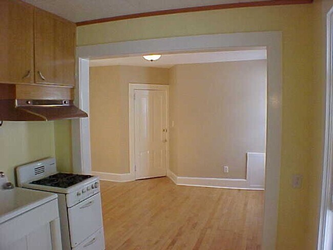 Photo - 215 E Mifflin St Unit 2