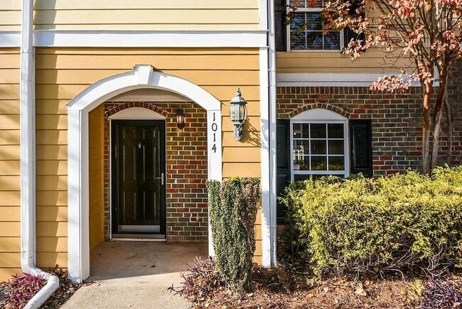 Photo - 1014 Summer Pl NW