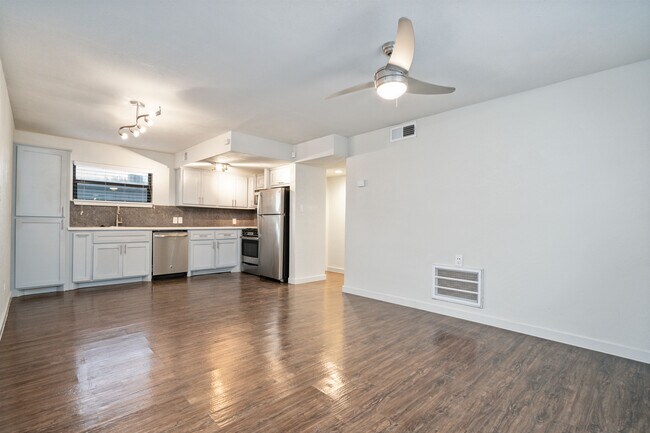 Dream Montrose - 3412 Graustark Street