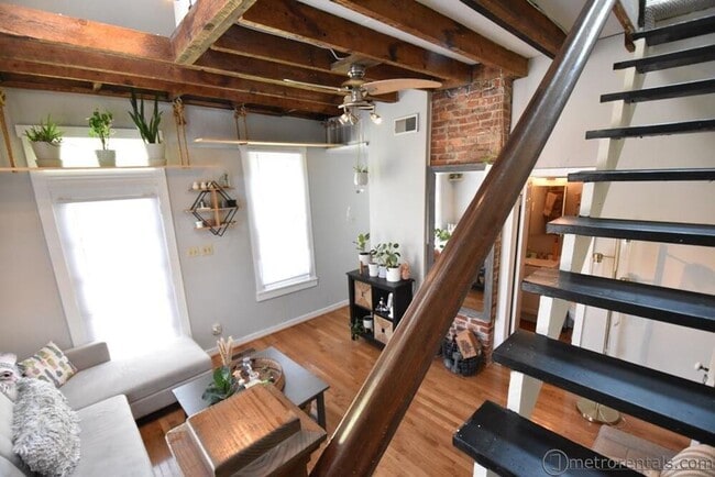 Building Photo - 360-362 Jackson St Unit 362 1/2 Jackson St Rental