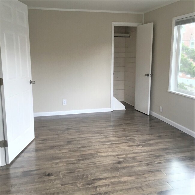 Photo - 4251 9th Ave NE