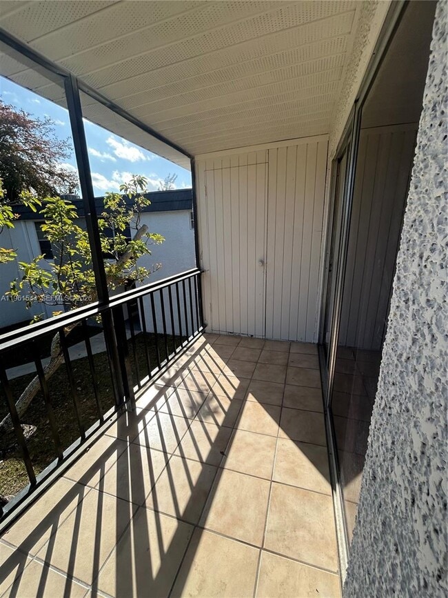 Photo - 10367 N Kendall Dr Unidad E5