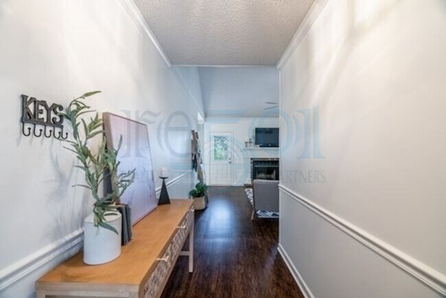 Photo - Attn: Pilots! 3BR 2BA Crashpad!
