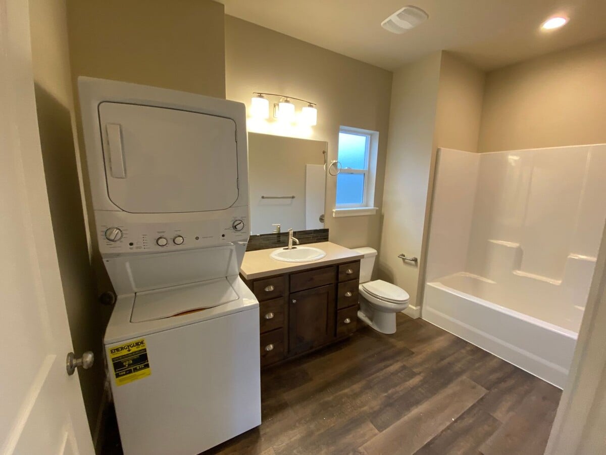 54- 12th, Poplar - 54- 12th, Poplar Apartment Unit 54- 1240 NW Poplar ADU