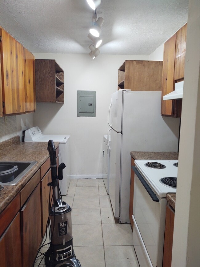 9129 Red Oak Dr Apartments Unit Lower King VA