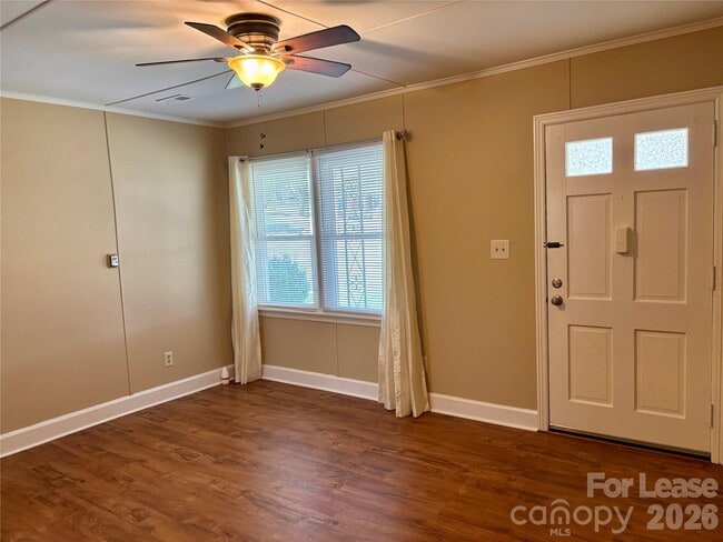 Photo - 324 E Rhodes St