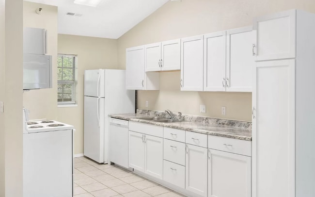Building Photo - Suncrest -13B Unit Suncrest-13B Rental
