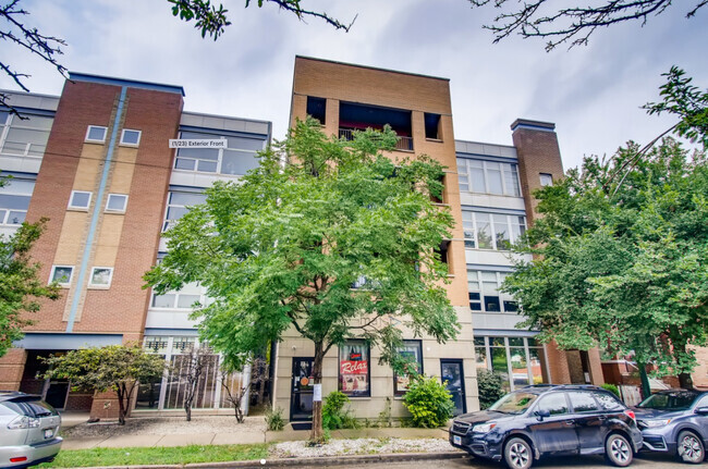 Building Photo - 2714 N Ashland Ave Unit 2 Rental