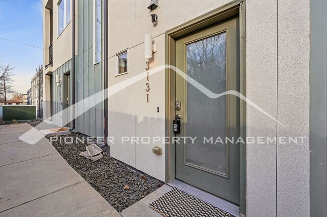 Photo - Gorgeous Townhome with Central AC and Rooftop Deck