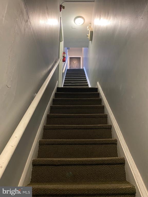 Building Photo - 400-18 W Walnut Ln Unit 3