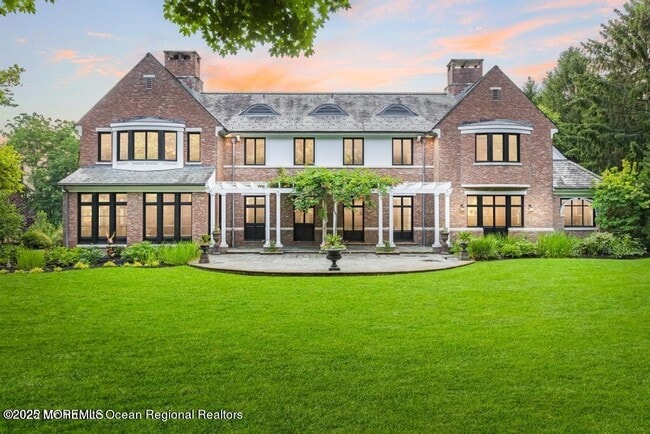 Photo - 18 Sheraton Ln