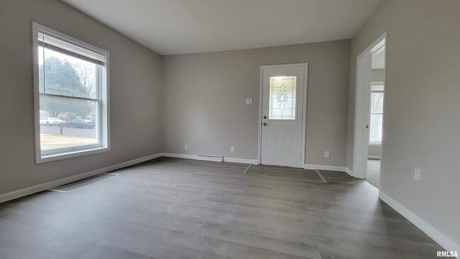 Photo - 807 Hatterman St