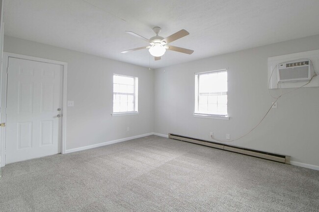 Photo - 24-424 Thompsonville Ln
