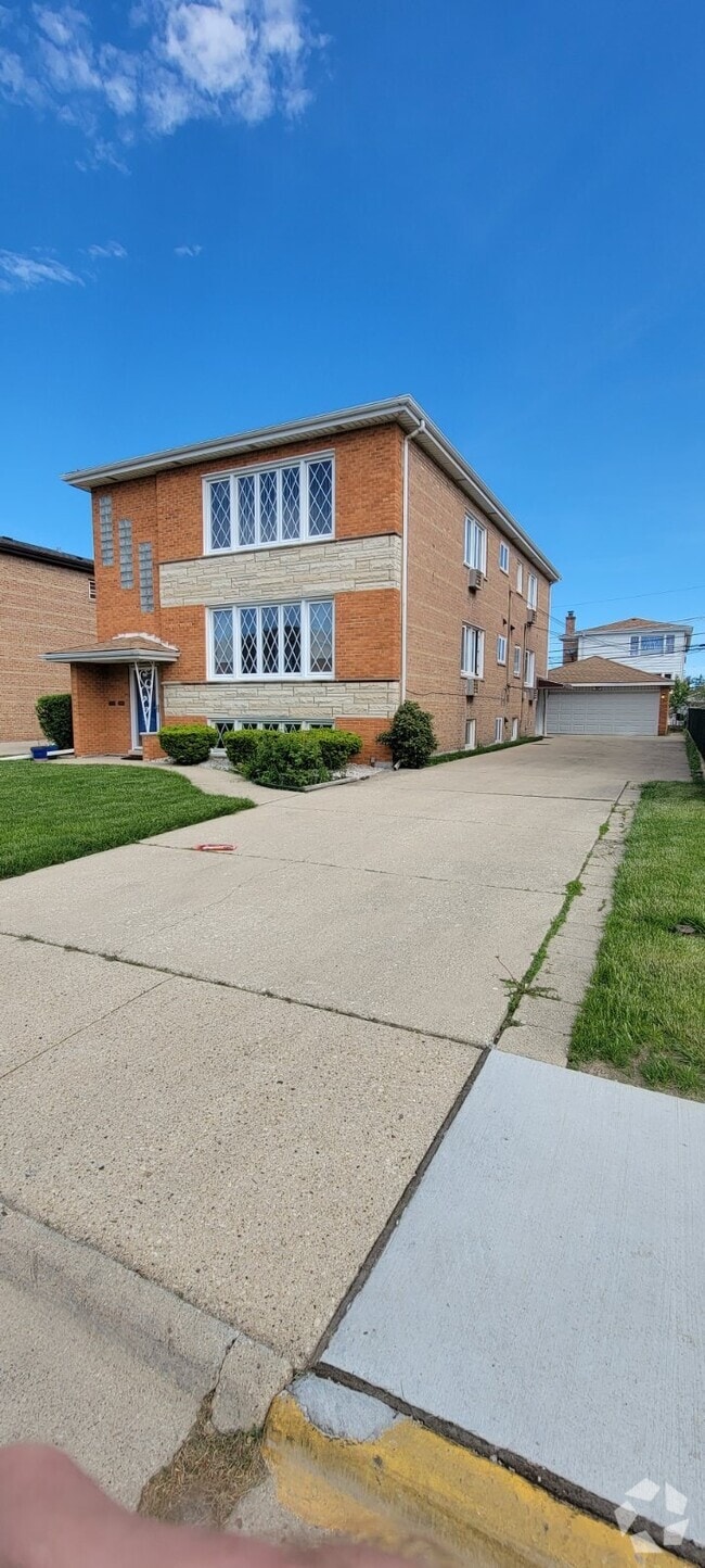 Building Photo - 8336 W Berwyn Ave Unit 1 Rental