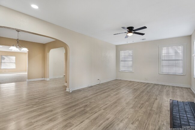 Photo - 2228 W Huisache Ave