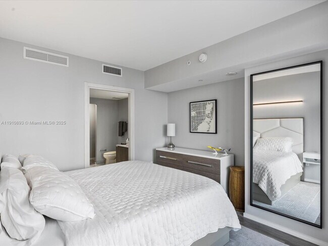 Photo - 801 S Miami Ave