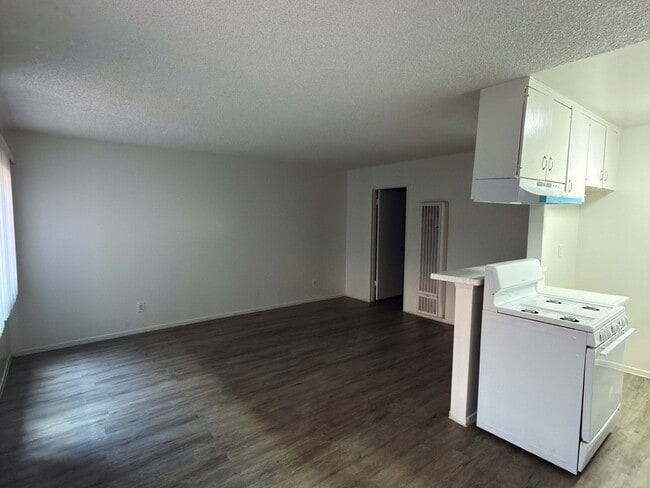 Photo - 13611 Doty Ave Unit 213