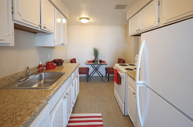 Model Suite - Beautiful Kitchens - Gates Mills Place