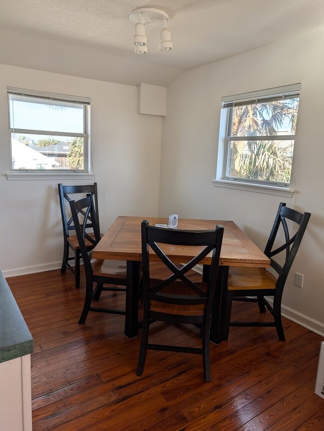 Photo - 106 Rose Pl